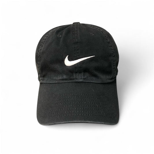 Nike Cappello Logo Cucito Hat Uomo (Regolabile)