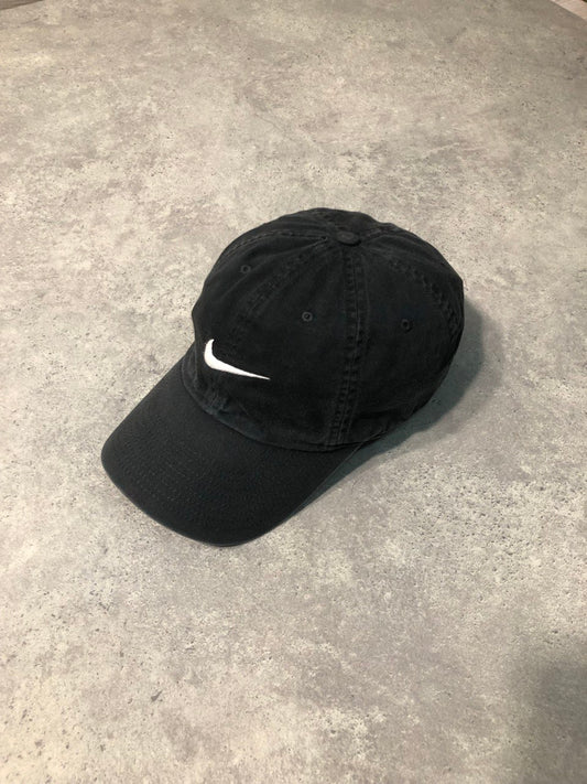 Nike Cappello Logo Cucito Hat Uomo (Regolabile)