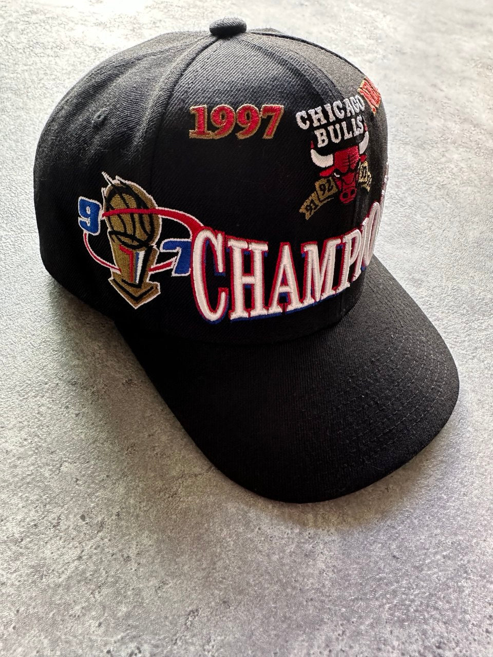 Mitchell & Ness Cappello NBA Chicago Bulls '97 Champion Vintage Hat Uomo/Donna (Regolabile)