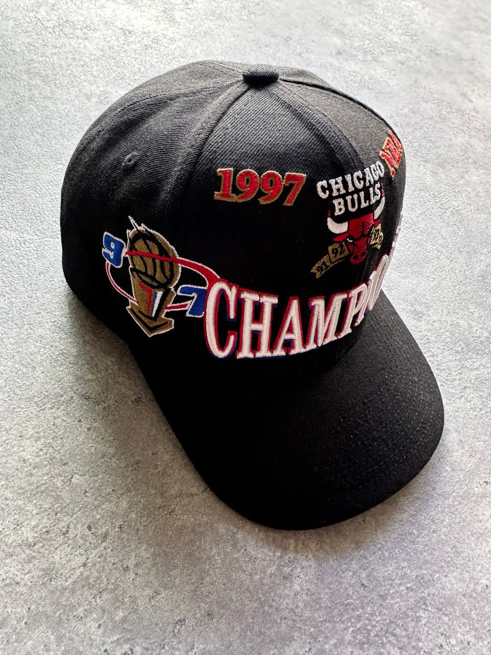 Mitchell & Ness Cappello NBA Chicago Bulls '97 Champion Vintage Hat Uomo/Donna (Regolabile)