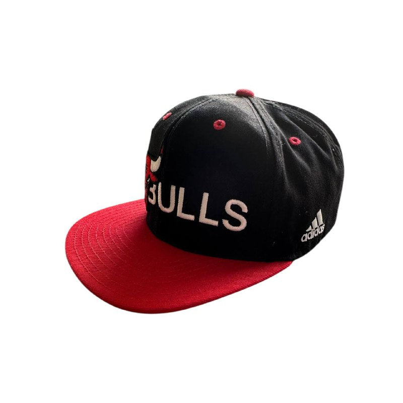Adidas Cappello NBA Chicago Bulls Big Logo Cucito Hat Uomo/Donna (Regolabile)