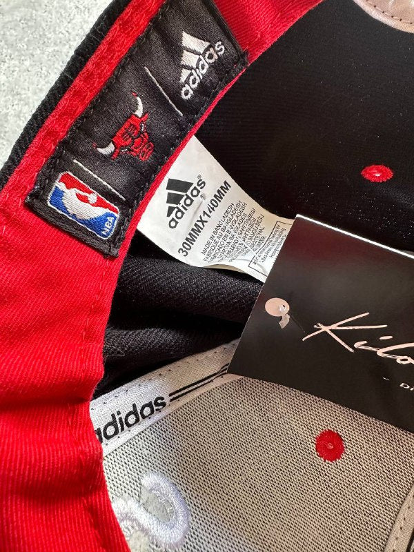 Adidas Cappello NBA Chicago Bulls Big Logo Cucito Hat Uomo/Donna (Regolabile)
