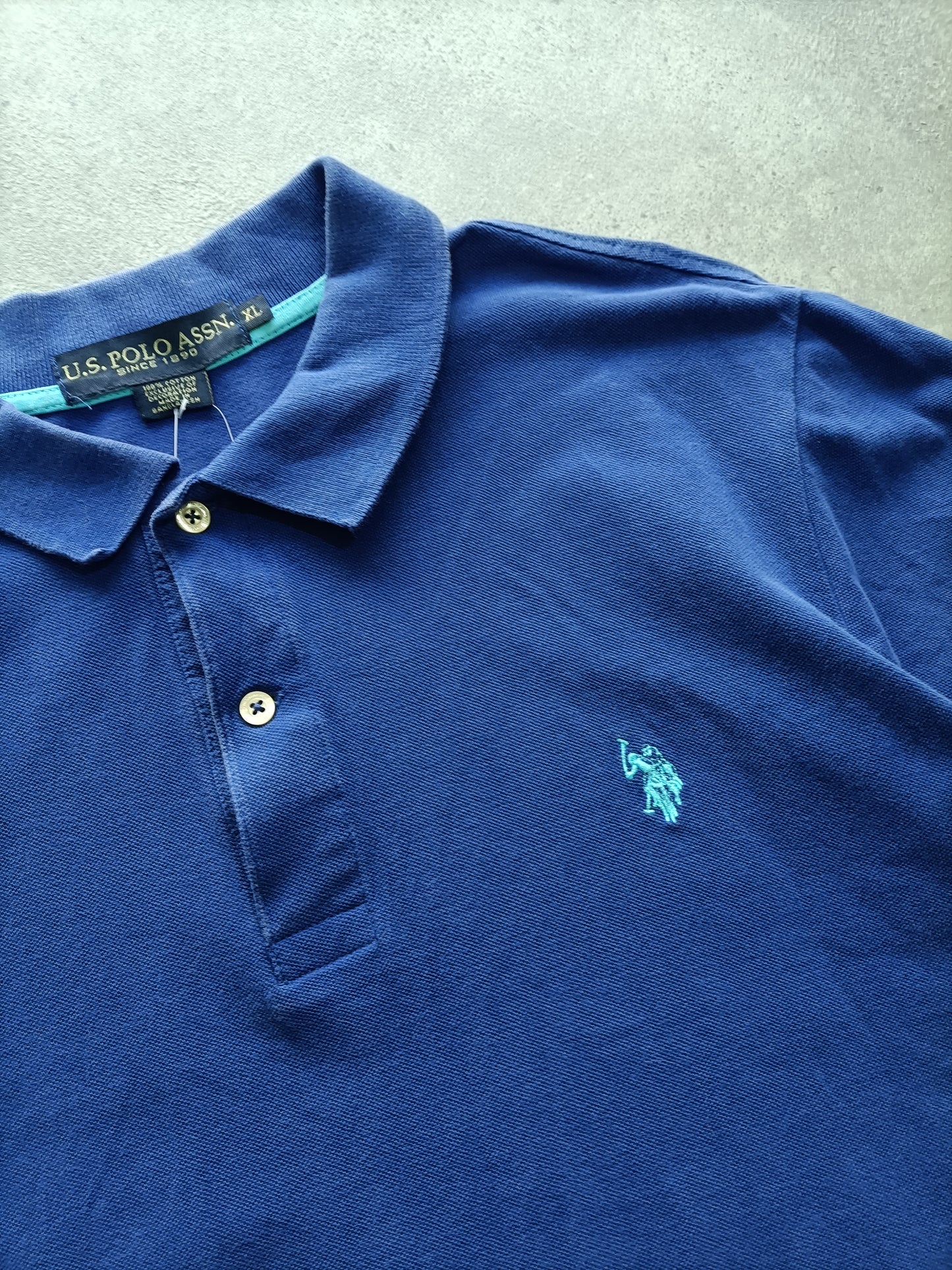 Polo Vintage Croppata Uomo – Blu U.S. Polo Assn. (Taglia M IT / Etichetta XL)