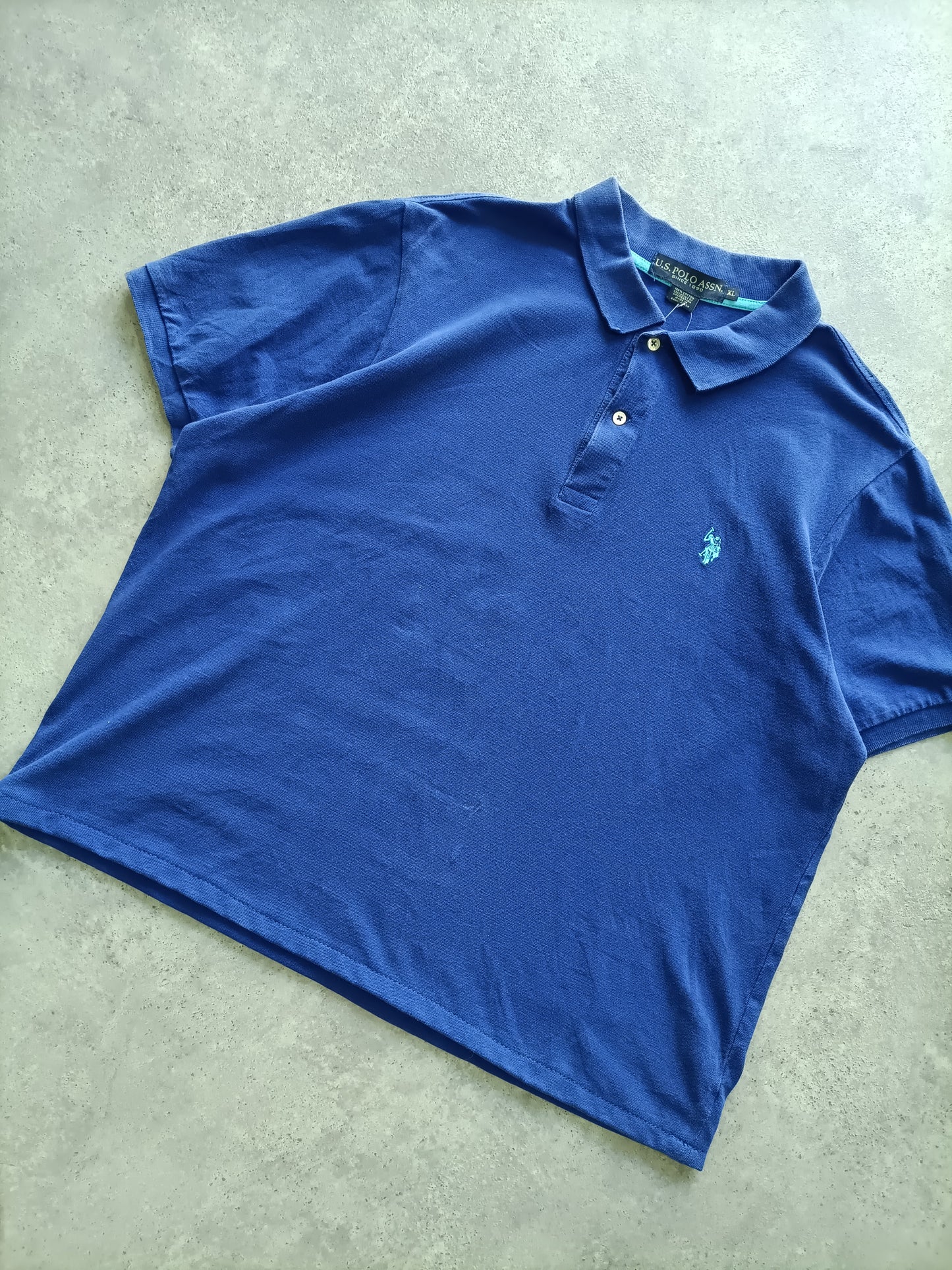 Polo Vintage Croppata Uomo – Blu U.S. Polo Assn. (Taglia M IT / Etichetta XL)