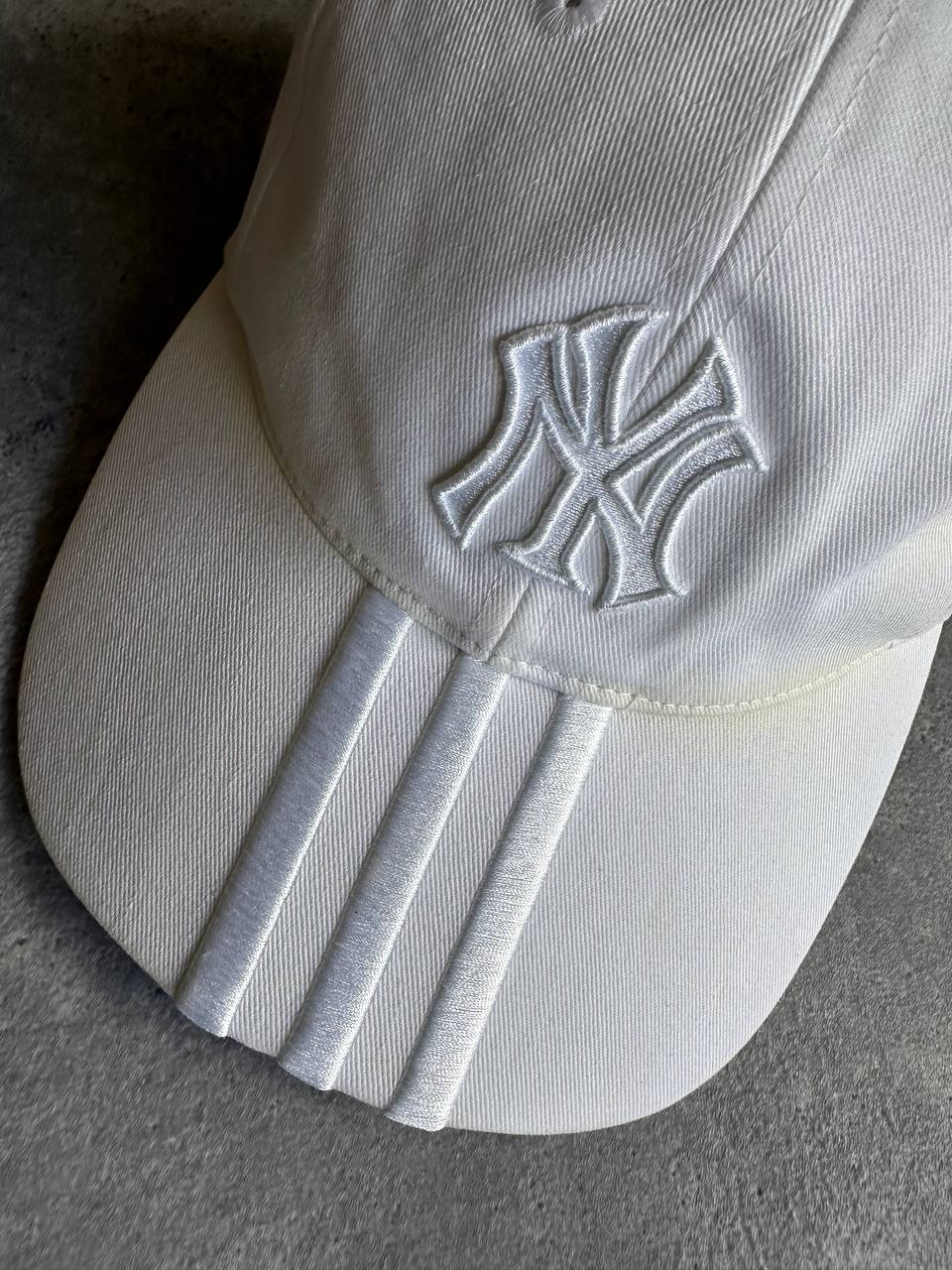 Adidas Cappello NY Logo Cucito USA Hat Uomo/Donna (Regolabile)