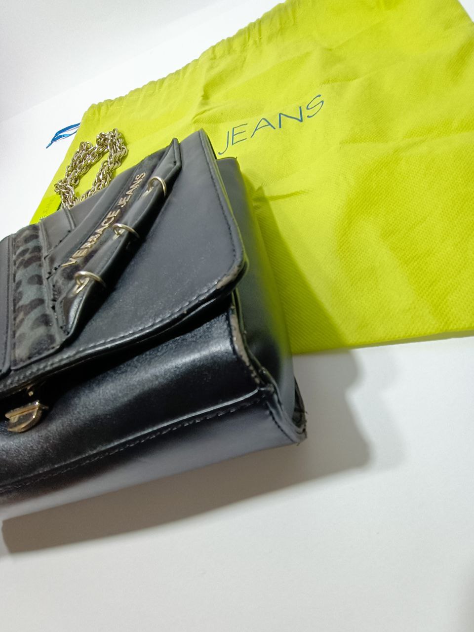 Versace - Borsetta con catena e cartellino