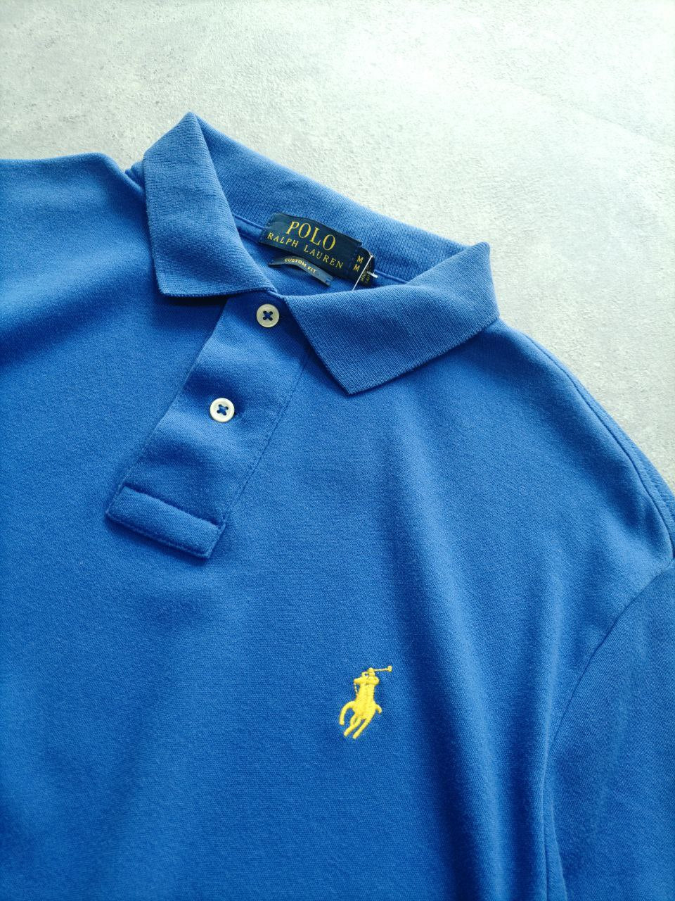 Polo Donna Ralph Lauren Crop Blu Elettrico con Logo Ricamato Giallo (M)