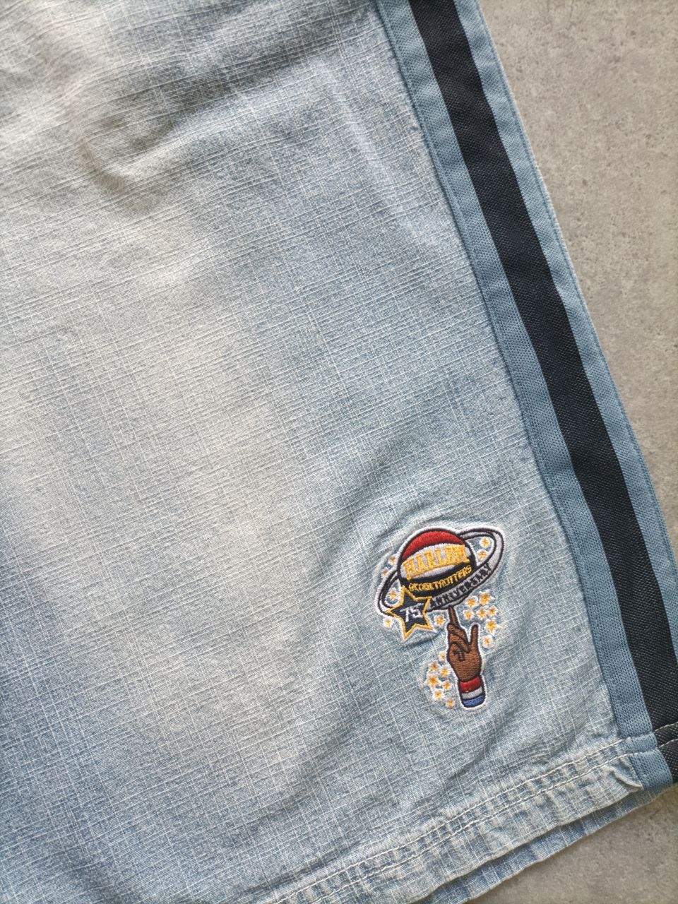 Jorts Fubu Platinum Harlem Globetrotters 75th Anniversary (Taglia 48/50 – L/XL Uomo)