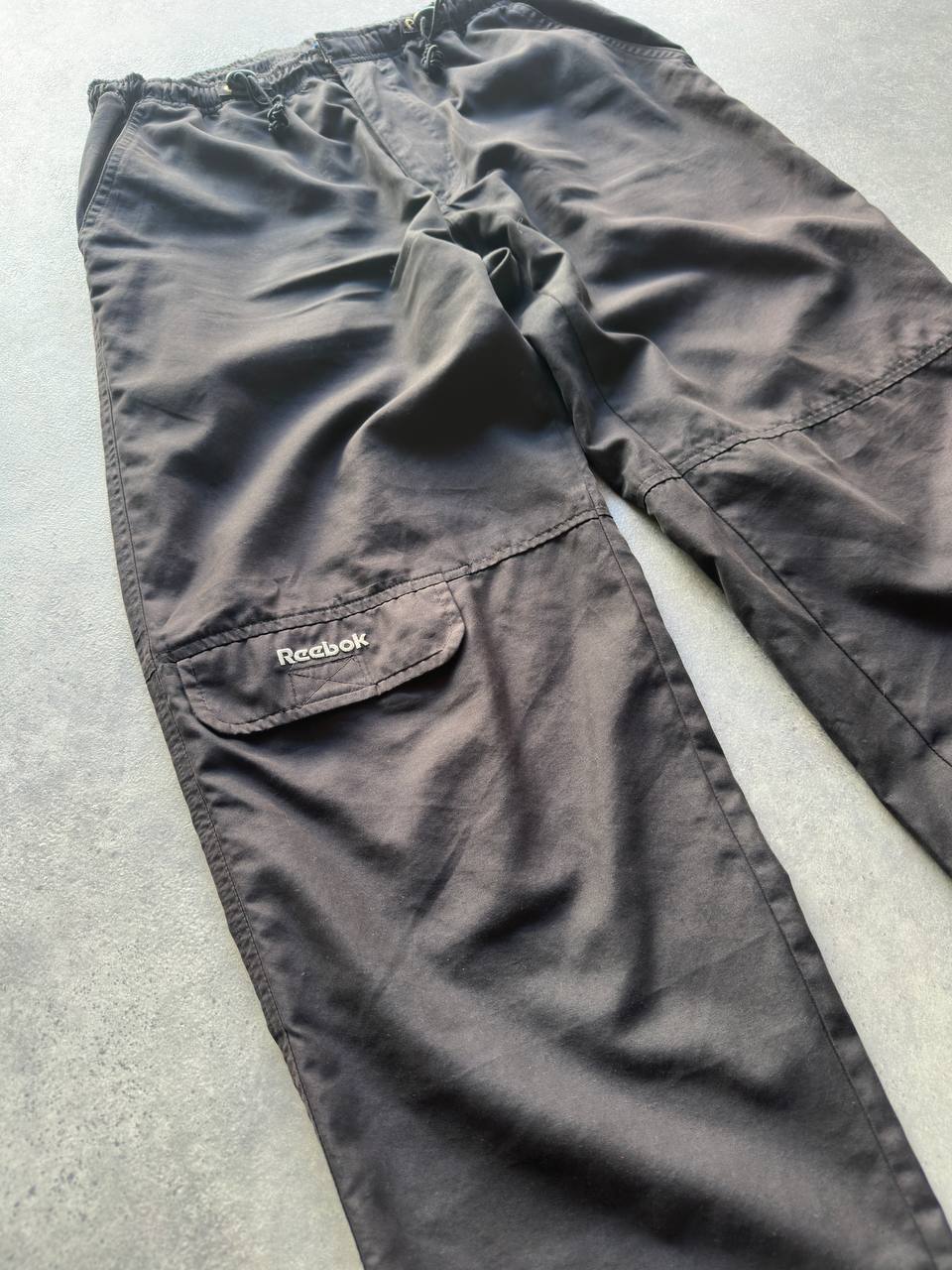 Reebok Track Pant Pantalone Tuta con Tasca e Logo Cucito Uomo (M/L)