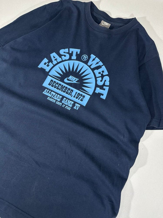 Nike T-shirt Vintage Logo Stampato  East Vs West USA Uomo (M)
