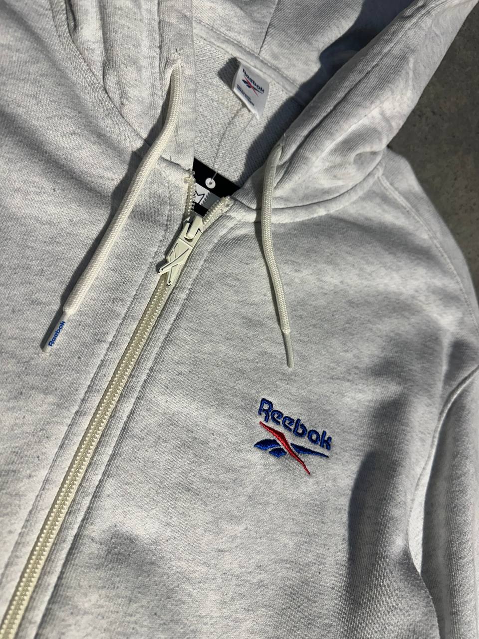 Reebok Felpa con Zip e Cappuccio Logo Ricamato Hoodie Uomo/Donna (M)