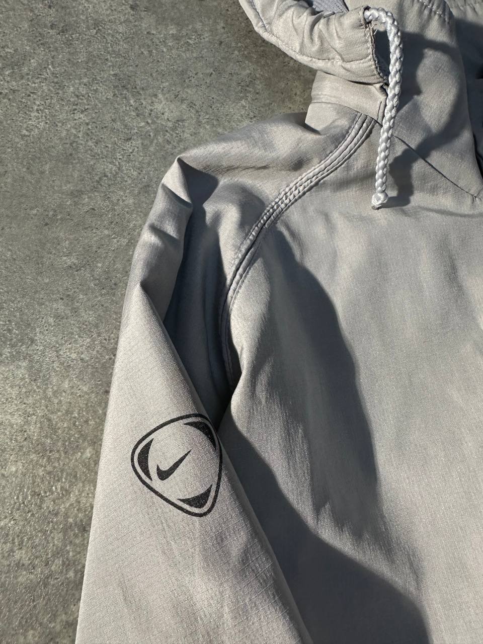 Nike Giacca Leggera con Cappuccio Logo Ricamato USA Uomo (XL/L)