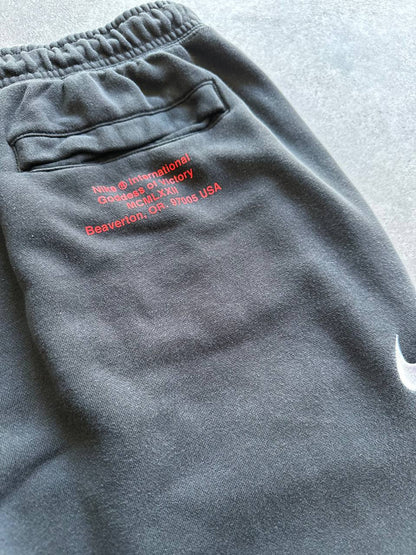 Nike Double Swoosh Pantaloncino Sportivo Logo Ricamato Uomo (2XL)