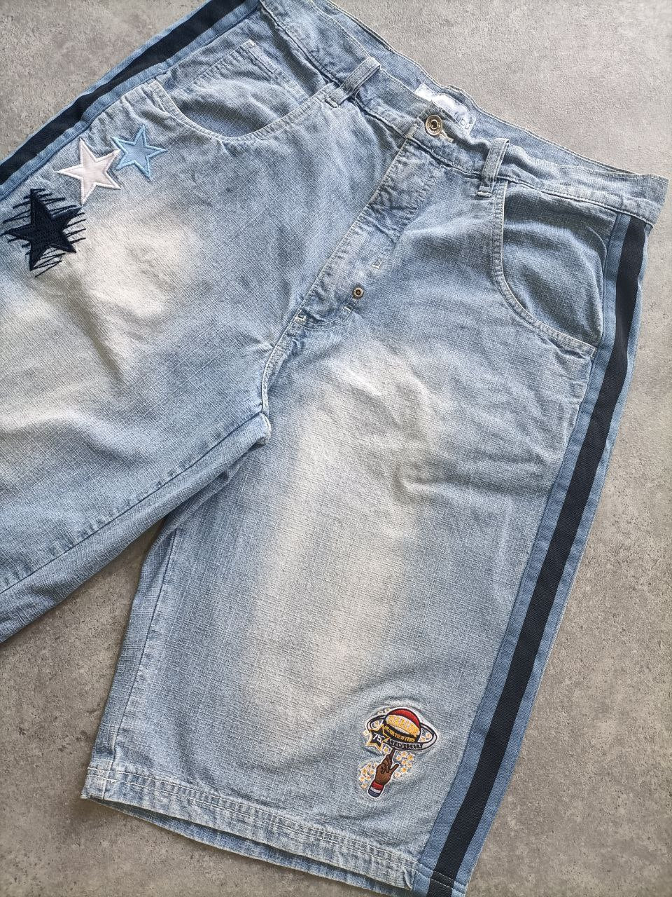 Jorts Fubu Platinum Harlem Globetrotters 75th Anniversary (Taglia 48/50 – L/XL Uomo)