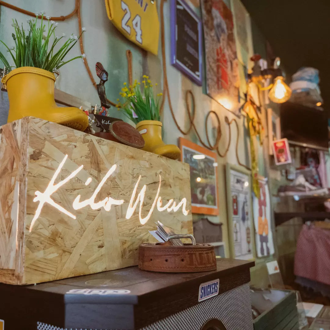 vieni a trovarci a mesagne in via guglielmo marconi 67/a provincia di brindisi primo vintage shop kilowear solo vintage e second-hand di qualità